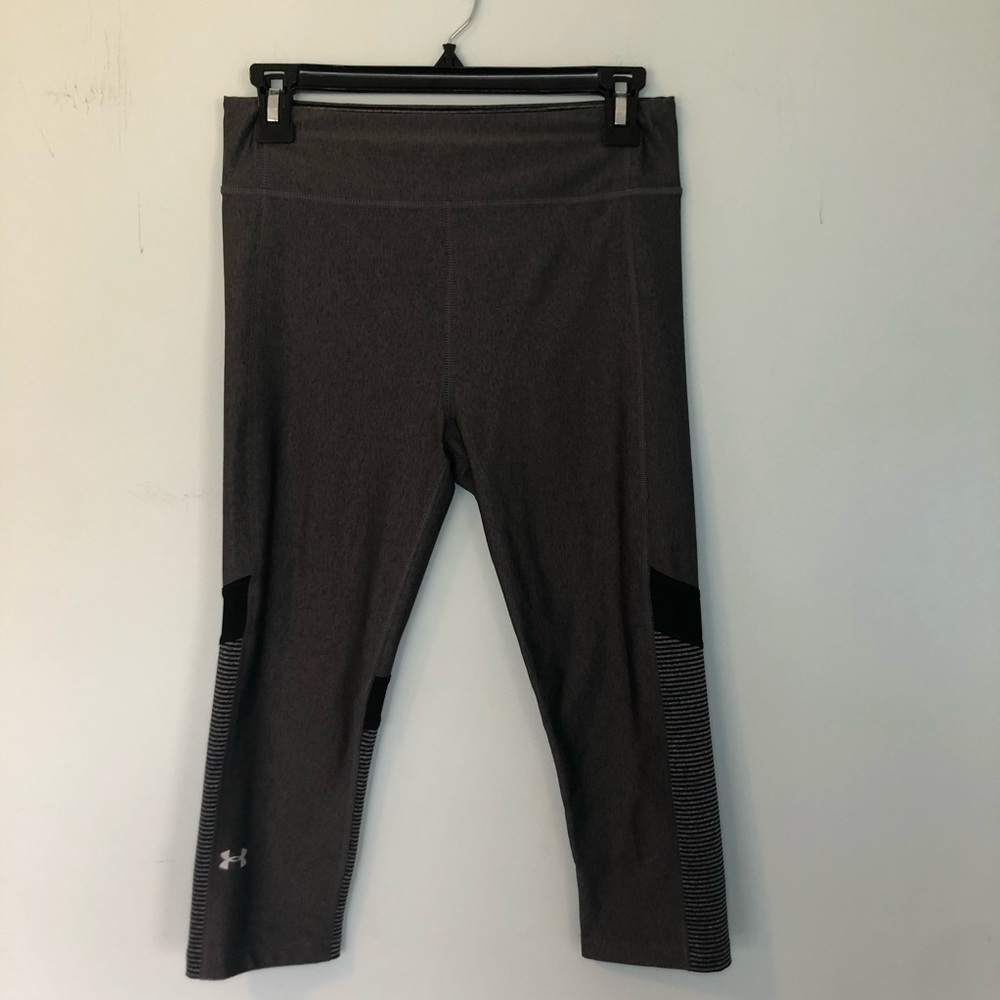 Under Armour Gray & Black Capris Size Medium